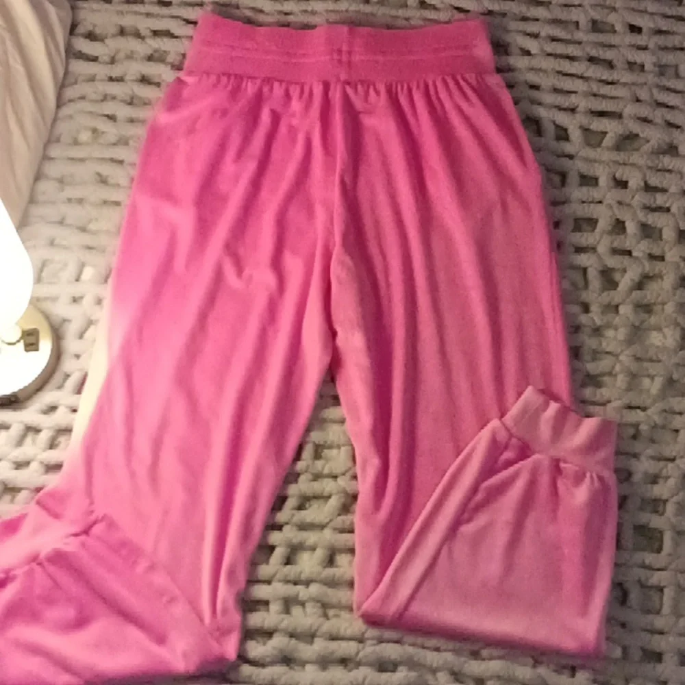 V.S. VELOUR LOUNGE PANTS - Picture 3 of 3